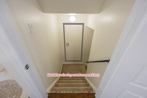 Photo 37 at 996 Oaktree Crescent, Summerhill Estates, Newmarket