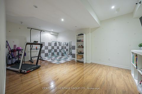 Photo 39 at 996 Oaktree Crescent, Summerhill Estates, Newmarket