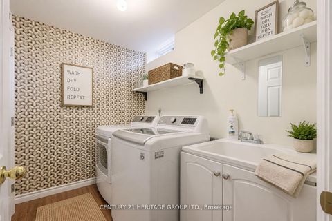Photo 42 at 996 Oaktree Crescent, Summerhill Estates, Newmarket