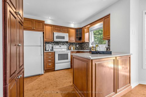 Photo 10 at 19 Norwich Drive, Raymerville, Markham
