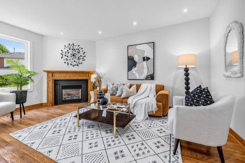 Photo 14 at 19 Norwich Drive, Raymerville, Markham
