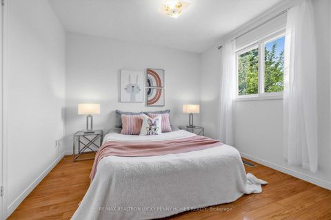Photo 21 at 19 Norwich Drive, Raymerville, Markham