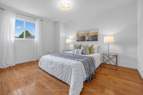 Photo 23 at 19 Norwich Drive, Raymerville, Markham