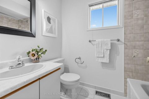 Photo 24 at 19 Norwich Drive, Raymerville, Markham