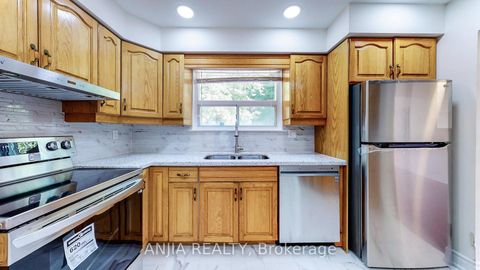 Photo 7 at 14 Cherrystone Drive, Hillcrest Village, Toronto