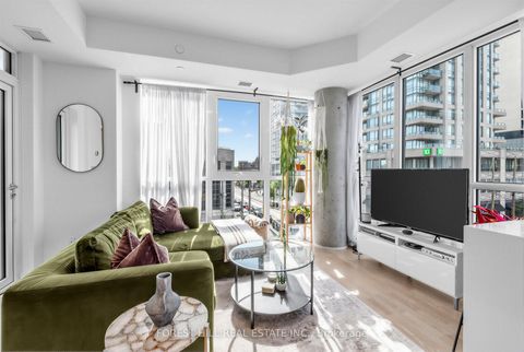 Photo 3 at 326 - 501 St Clair Avenue W, Casa Loma, Toronto