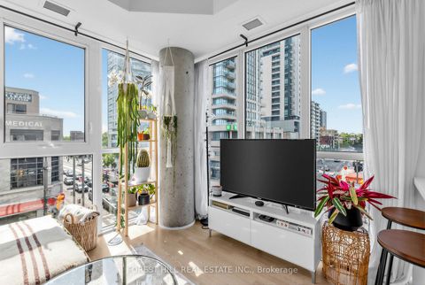 Photo 4 at 326 - 501 St Clair Avenue W, Casa Loma, Toronto
