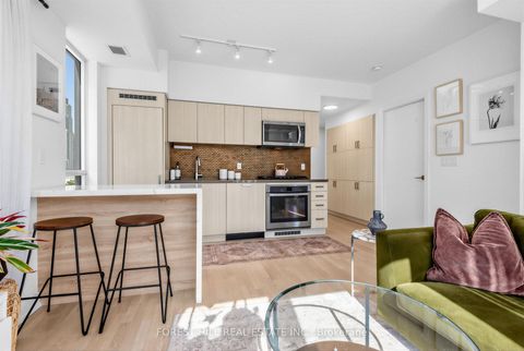 Photo 5 at 326 - 501 St Clair Avenue W, Casa Loma, Toronto
