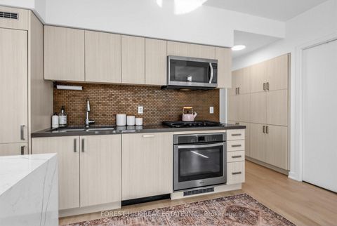 Photo 6 at 326 - 501 St Clair Avenue W, Casa Loma, Toronto