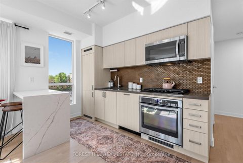 Photo 7 at 326 - 501 St Clair Avenue W, Casa Loma, Toronto