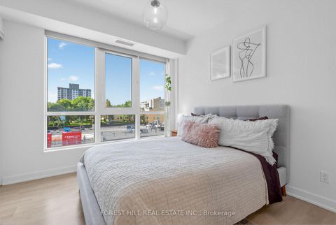 Photo 11 at 326 - 501 St Clair Avenue W, Casa Loma, Toronto