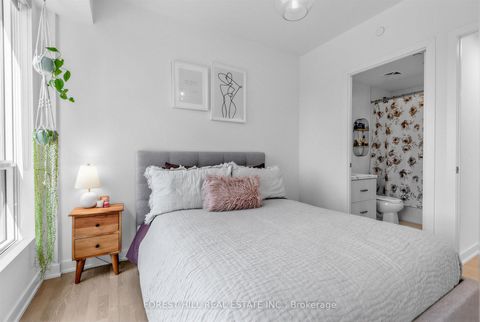 Photo 12 at 326 - 501 St Clair Avenue W, Casa Loma, Toronto