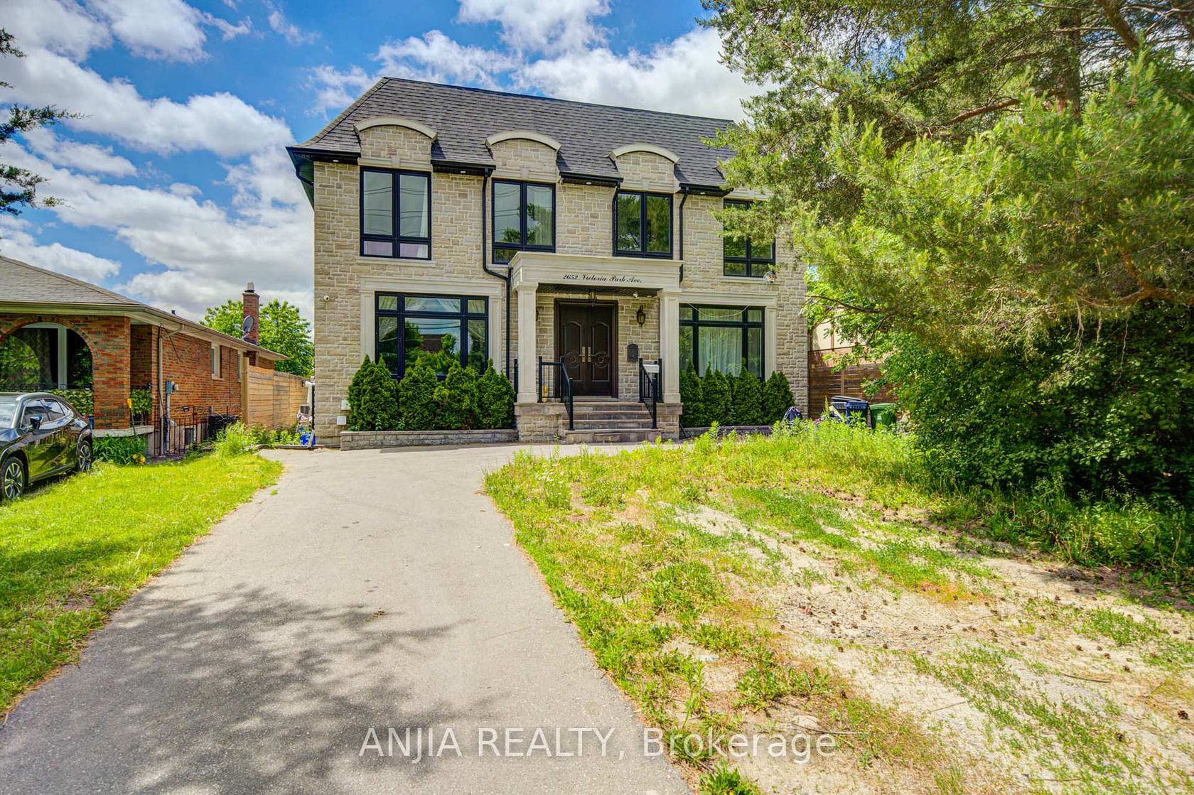 2652 Victoria Park Avenue, Pleasant View, Toronto 