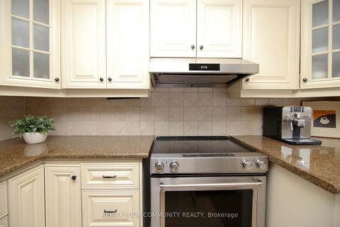 Photo 13 at 215 Honiton Street, Bathurst Manor, Toronto