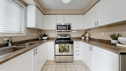 Photo 10 at 39 Robideau Place, Pringle Creek, Whitby
