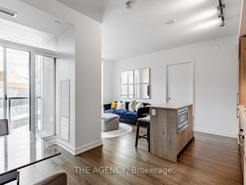 Photo 2 at 711 - 1 Yorkville Avenue, Annex, Toronto