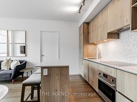 Photo 3 at 711 - 1 Yorkville Avenue, Annex, Toronto