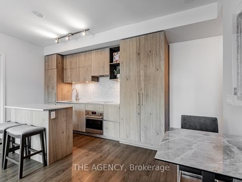 Photo 4 at 711 - 1 Yorkville Avenue, Annex, Toronto