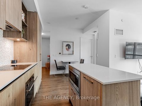 Photo 5 at 711 - 1 Yorkville Avenue, Annex, Toronto