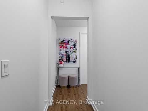 Photo 8 at 711 - 1 Yorkville Avenue, Annex, Toronto