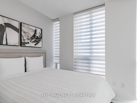 Photo 11 at 711 - 1 Yorkville Avenue, Annex, Toronto
