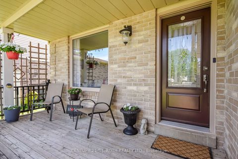 Photo 2 at 24 Pae Drive, Painswick North, Barrie