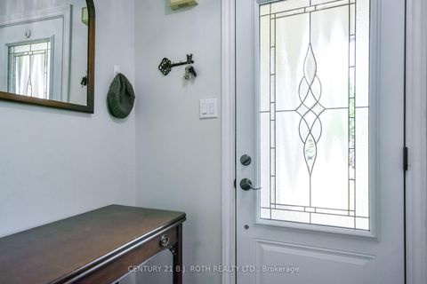 Photo 3 at 24 Pae Drive, Painswick North, Barrie