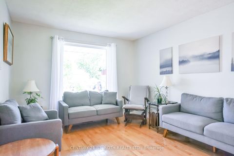 Photo 5 at 24 Pae Drive, Painswick North, Barrie