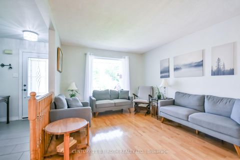 Photo 8 at 24 Pae Drive, Painswick North, Barrie