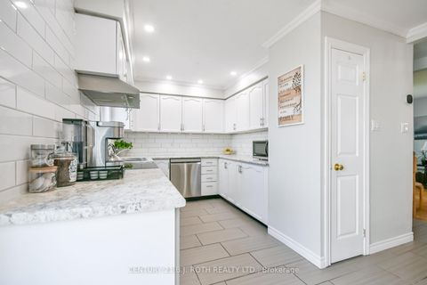 Photo 13 at 24 Pae Drive, Painswick North, Barrie