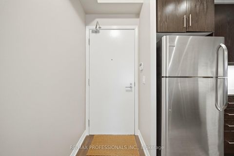 Photo 5 at 922 - 15 James Finlay Way, CFB, Toronto