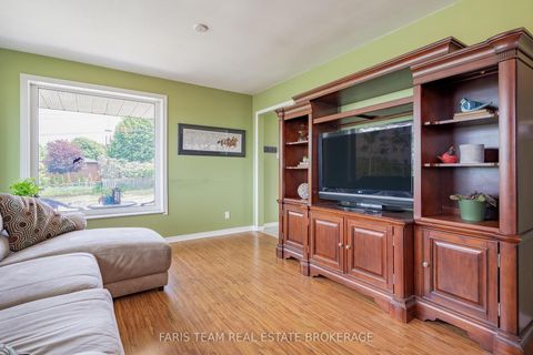Photo 11 at 82 Bayview Drive, Allandale Heights, Barrie