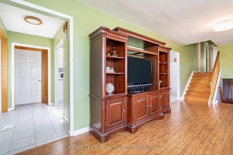 Photo 13 at 82 Bayview Drive, Allandale Heights, Barrie