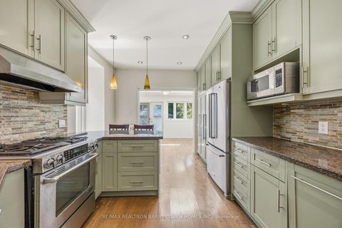 Photo 6 at 138 Fallingbrook Road, Cliffside, Toronto