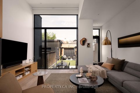 Photo 2 at 165 Lisgar Street, Niagara, Toronto