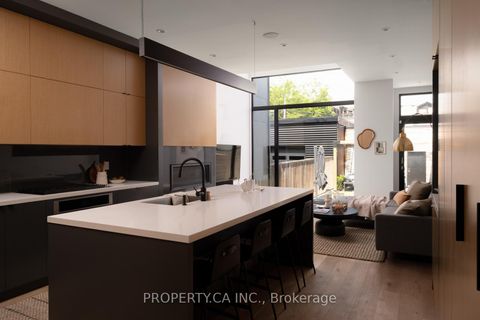 Photo 7 at 165 Lisgar Street, Niagara, Toronto