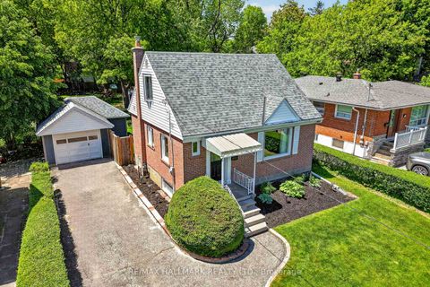 Photo 4 at 32 Rockwood Drive, Cliffcrest, Toronto