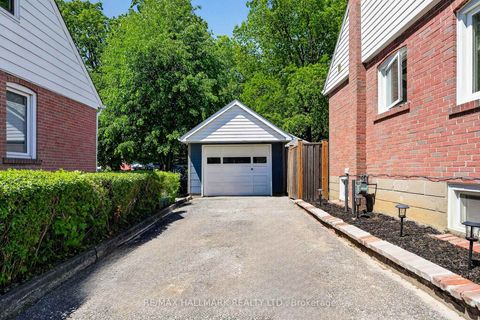 Photo 5 at 32 Rockwood Drive, Cliffcrest, Toronto