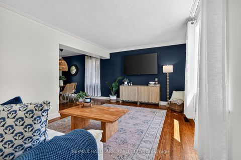 Photo 6 at 32 Rockwood Drive, Cliffcrest, Toronto