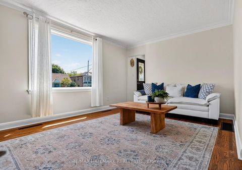 Photo 7 at 32 Rockwood Drive, Cliffcrest, Toronto