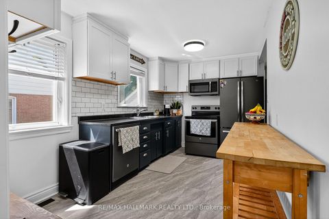 Photo 12 at 32 Rockwood Drive, Cliffcrest, Toronto