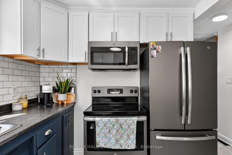 Photo 14 at 32 Rockwood Drive, Cliffcrest, Toronto