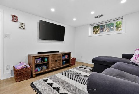 Photo 22 at 32 Rockwood Drive, Cliffcrest, Toronto