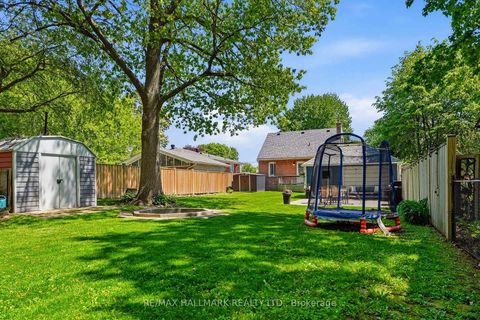 Photo 35 at 32 Rockwood Drive, Cliffcrest, Toronto
