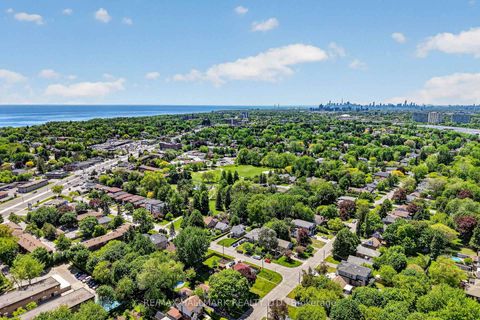 Photo 40 at 32 Rockwood Drive, Cliffcrest, Toronto