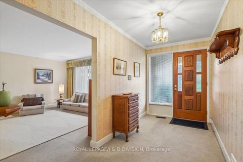 Photo 2 at 36 Medalist Road, Windfields, Toronto
