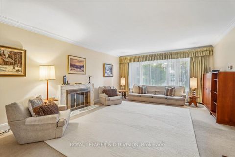 Photo 4 at 36 Medalist Road, Windfields, Toronto