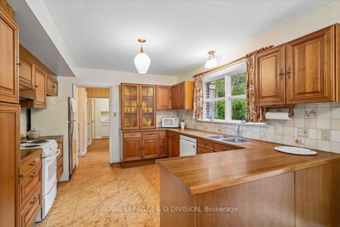 Photo 8 at 36 Medalist Road, Windfields, Toronto