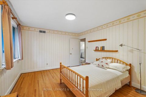 Photo 17 at 36 Medalist Road, Windfields, Toronto