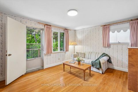 Photo 18 at 36 Medalist Road, Windfields, Toronto